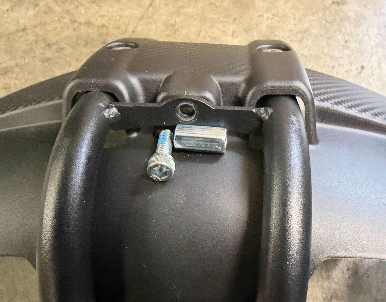 Optional long M6 nut storage in splash guard recess