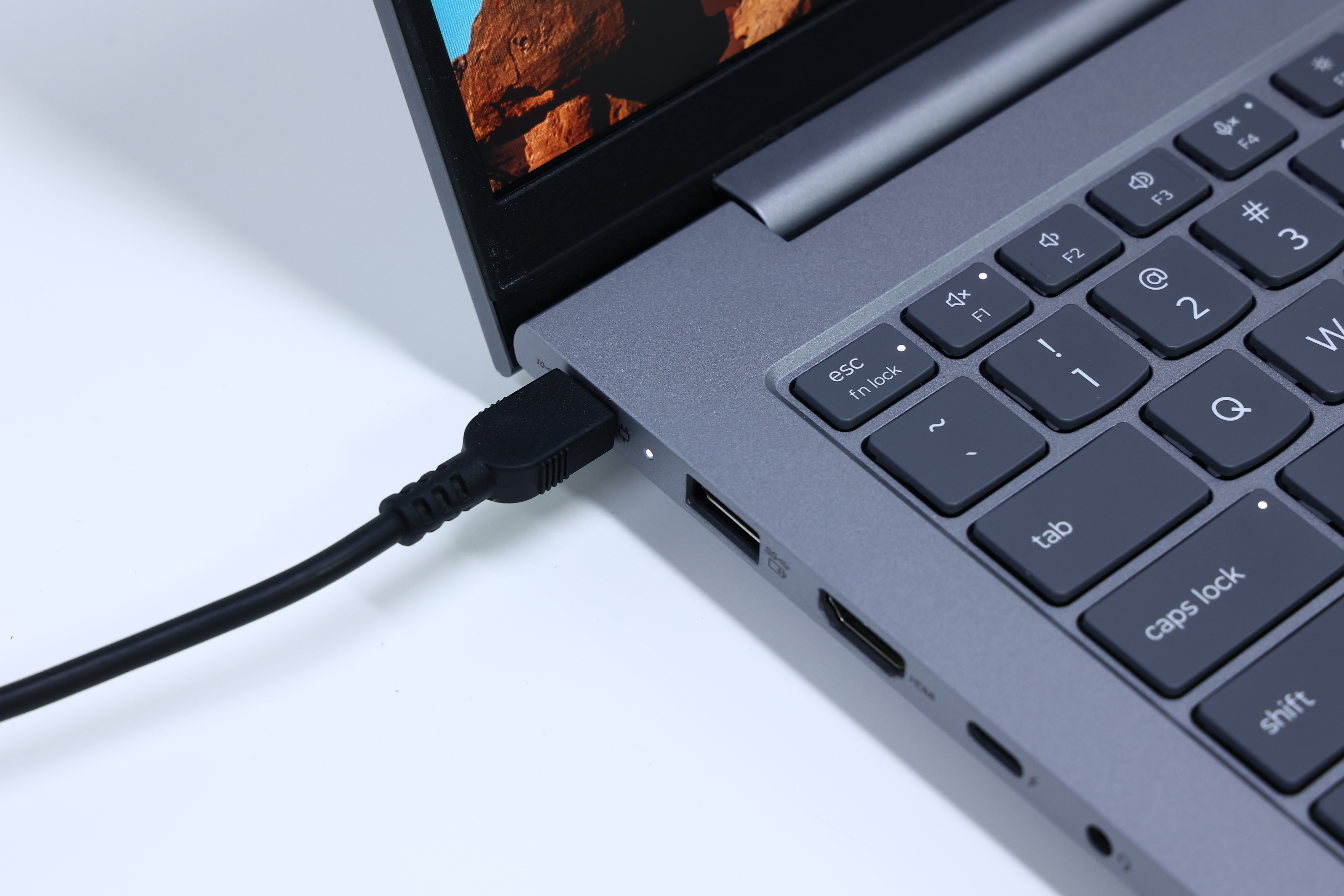 Type-C cable connect to Windows lapdock