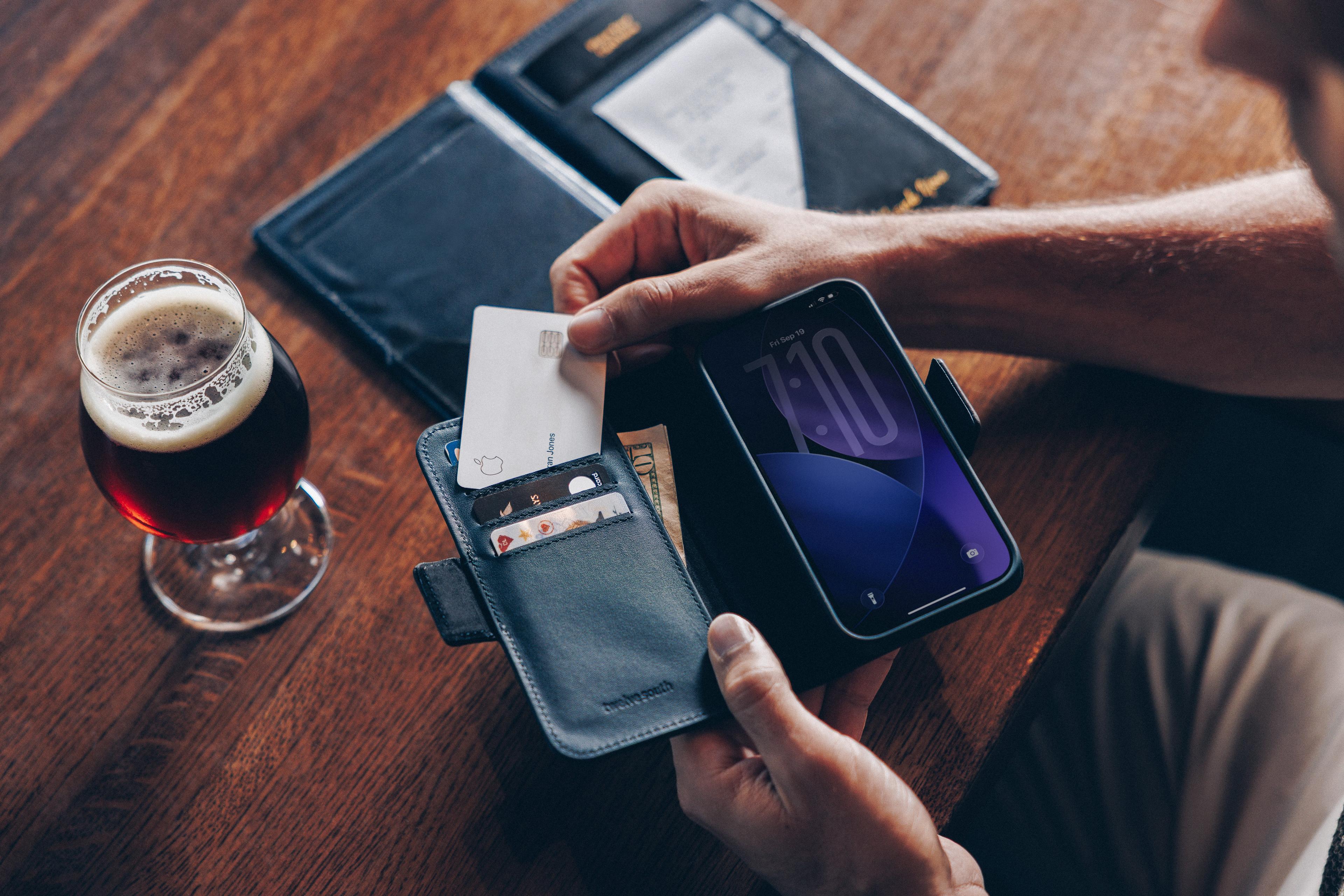 BookBook for iPhone 17