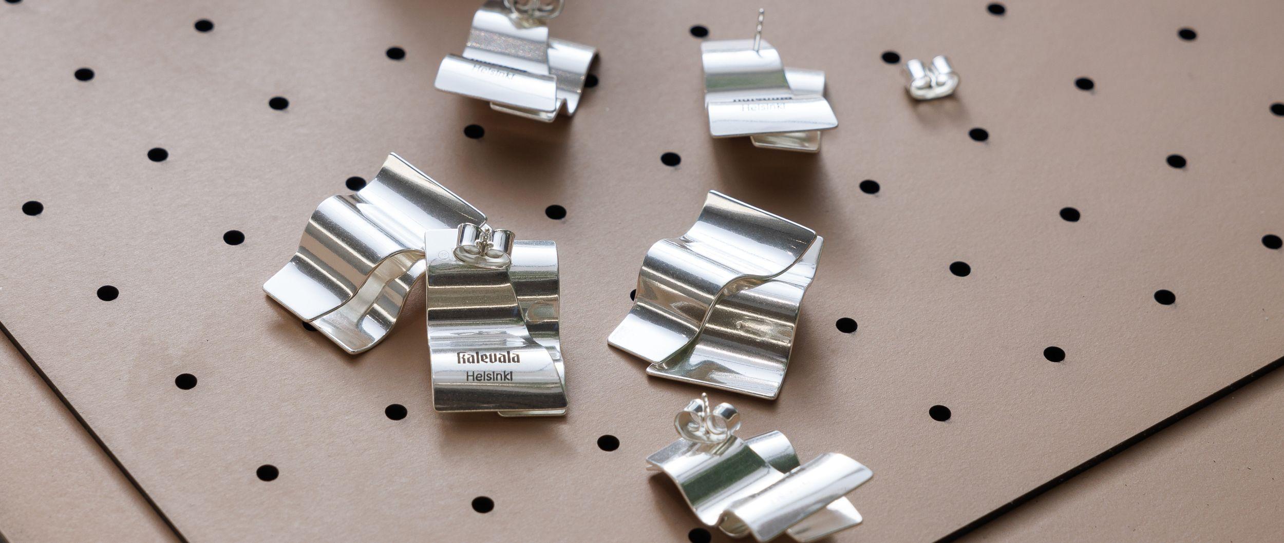 Kysymyksiä koruista