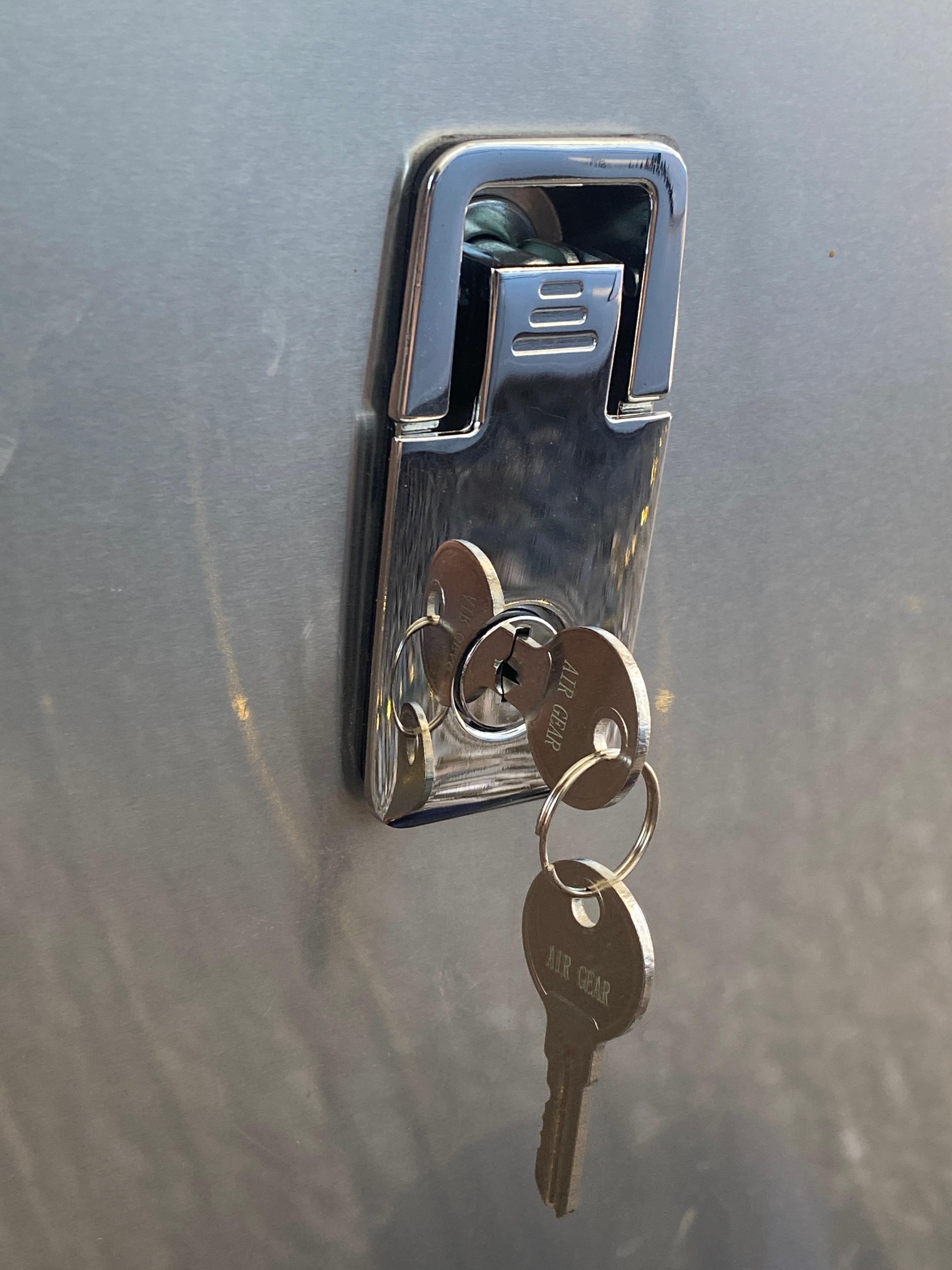 AIR GEAR Compartment Locks