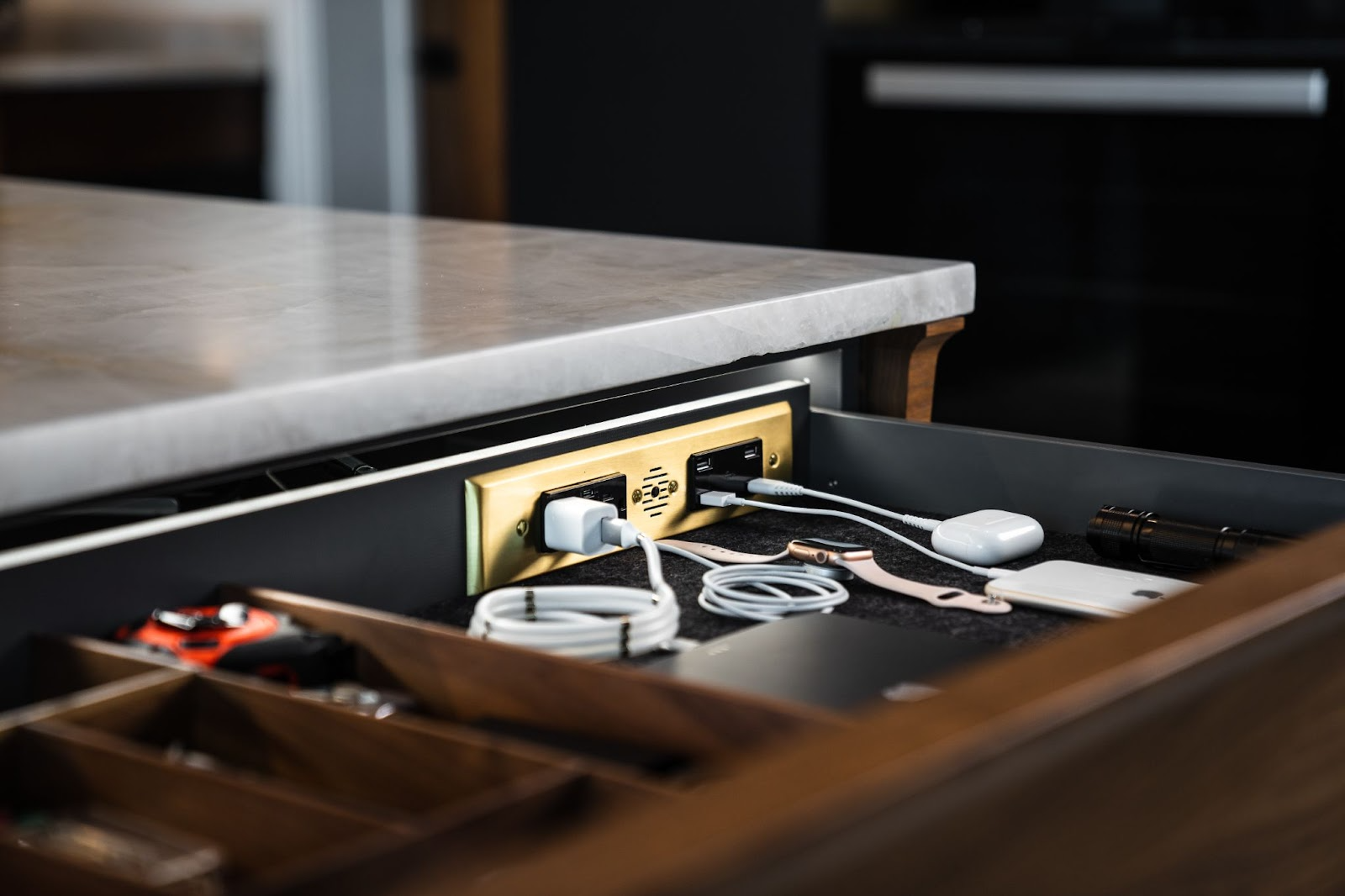 Blade in-drawer outlet in Blum kitchen metal drawer box