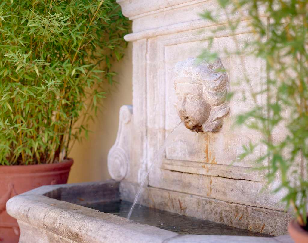 wall fountain