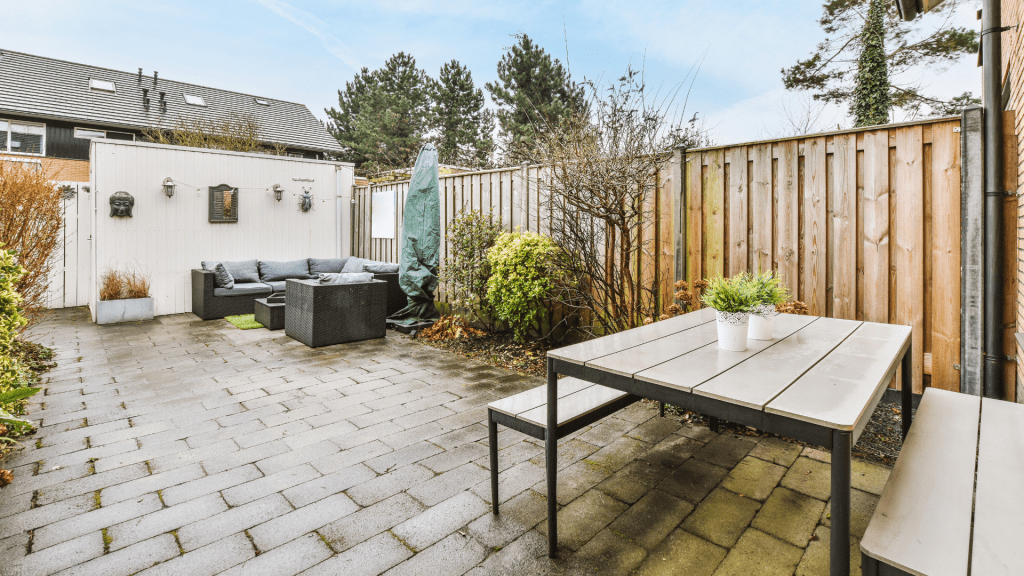 Multifunctional Outdoor Living Space